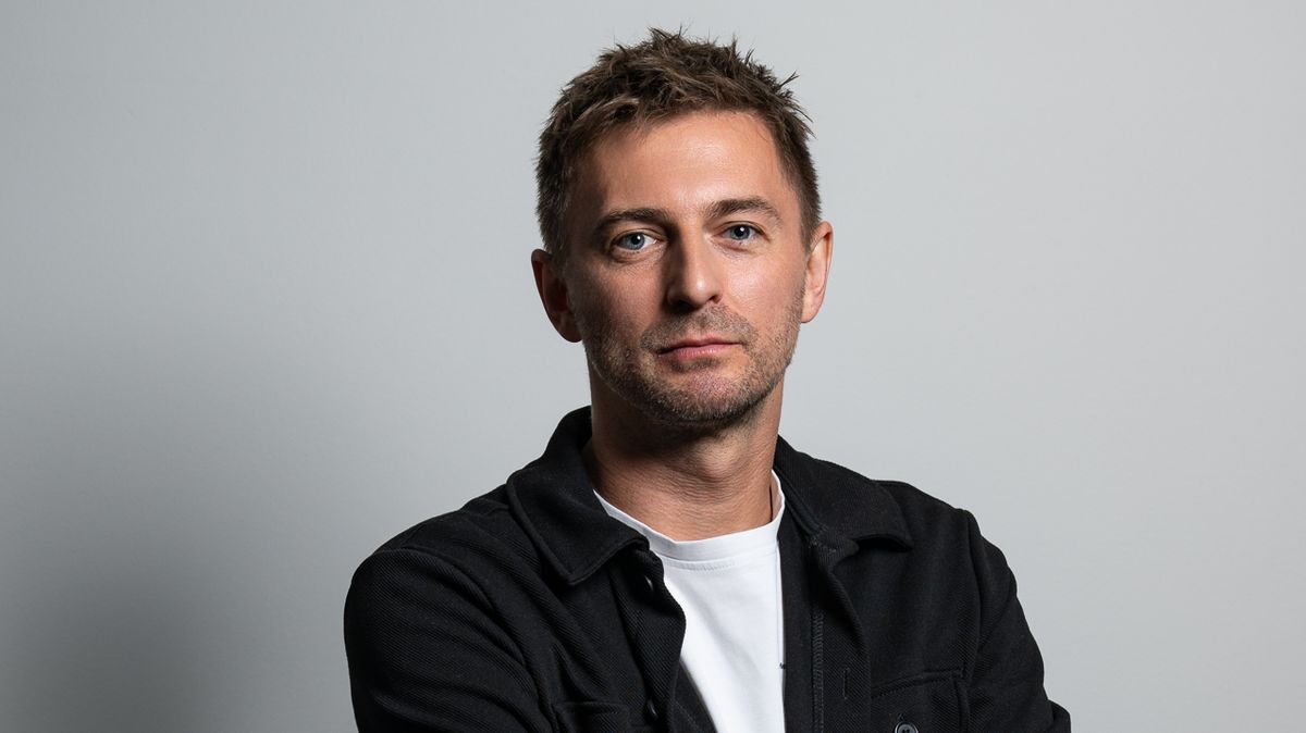 Kluby, recyklujte! Místo gólového rekordu čistí inženýr stadiony od odpadů